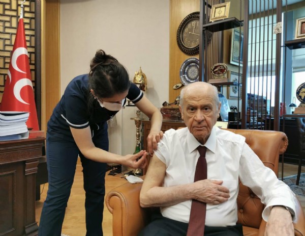 Başkan Erdoğan'ın ardından Devlet Bahçeli de aşı oldu!